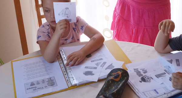 Ruhadarabok felismerése énekkel összekötve